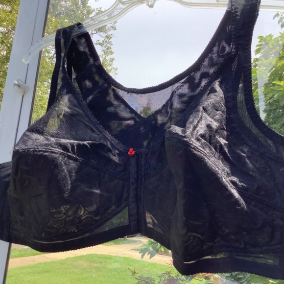 Black Lacy Flattering Bra size 52B flower appliqué Front hook closure NEW - Picture 3 of 7